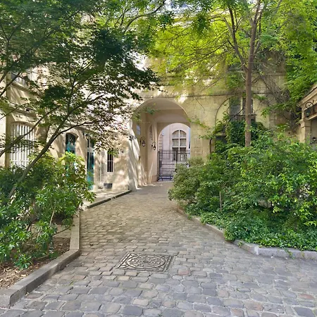 Luxury 2br In Charming Courtyard Le Marais Paris